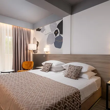 Ivka Hotel 3*