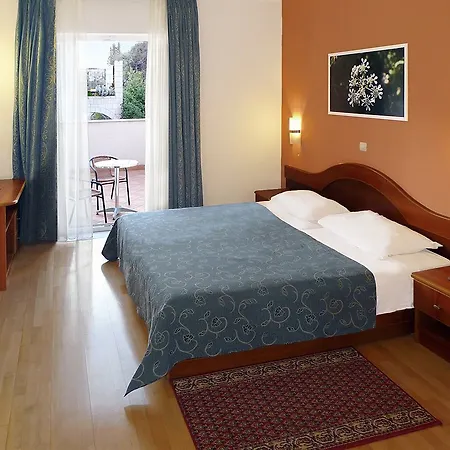 Ξενοδοχείο Ivka 4*