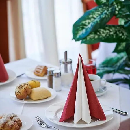 Ivka Hotel 3*