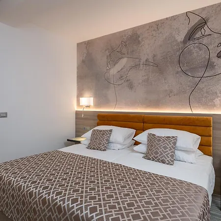 Ivka Hotel 3*