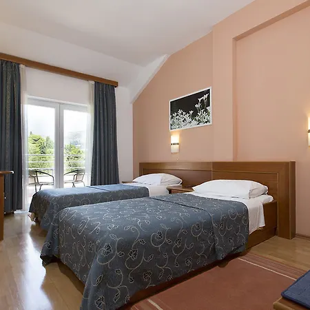 Ivka Hotel 3*
